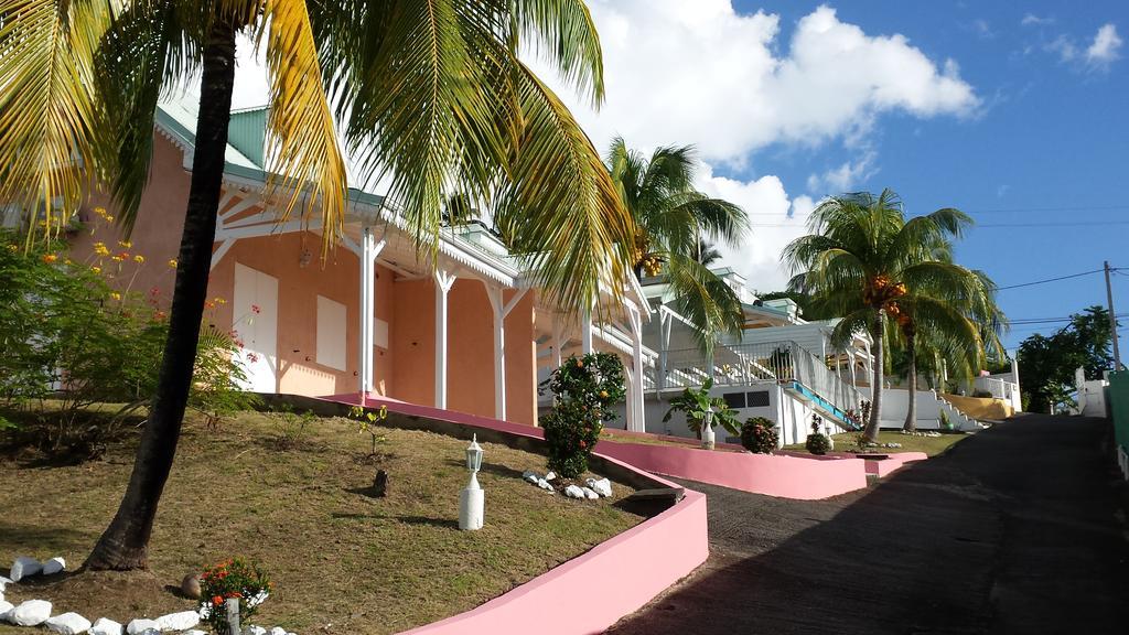 Les Petites Fleurs De Poirier Villa Bouillante Exterior photo