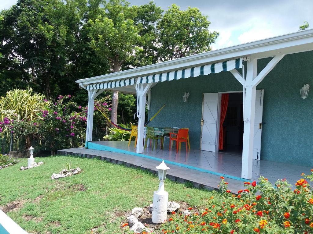 Les Petites Fleurs De Poirier Villa Bouillante Exterior photo